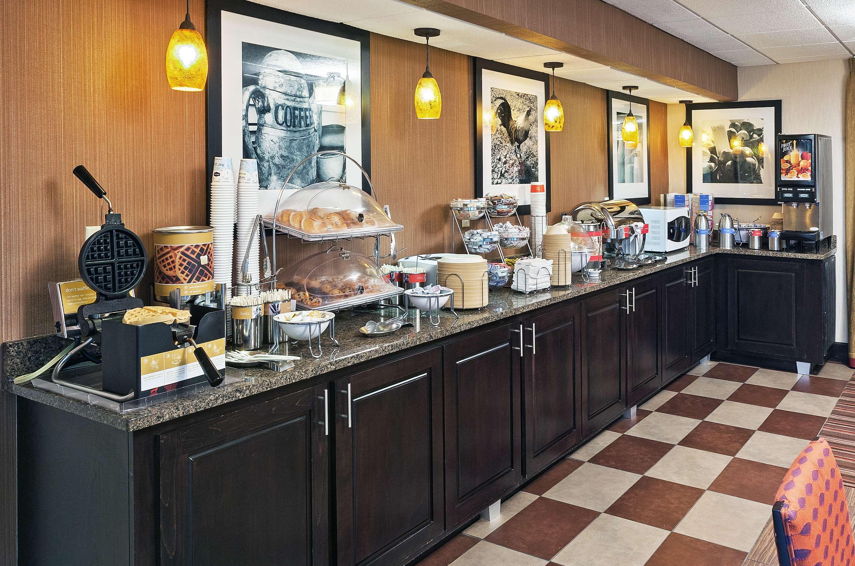 Hampton Inn By Hilton Clarksville Bagian luar foto